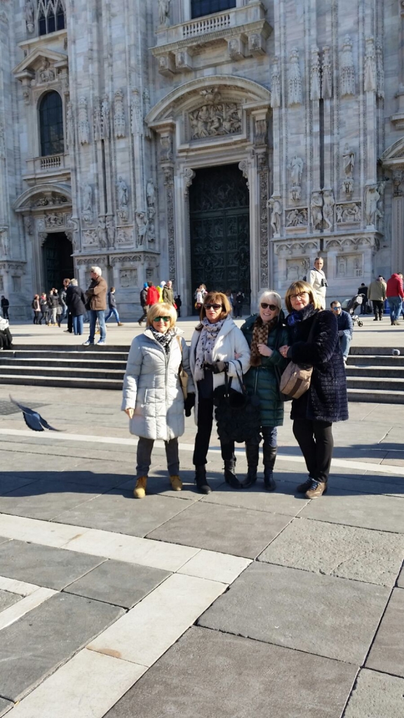 MILANO PASSEGGIATA IN PIAZZA DUOMO